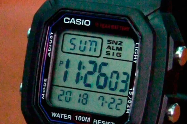 Cómo configurar un reloj Casio: Fecha, Hora, Alarma, Cronómetro